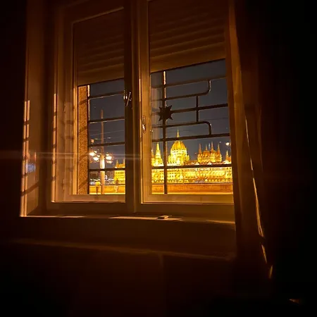 Klarahome Danube With Parliament View * Budapest