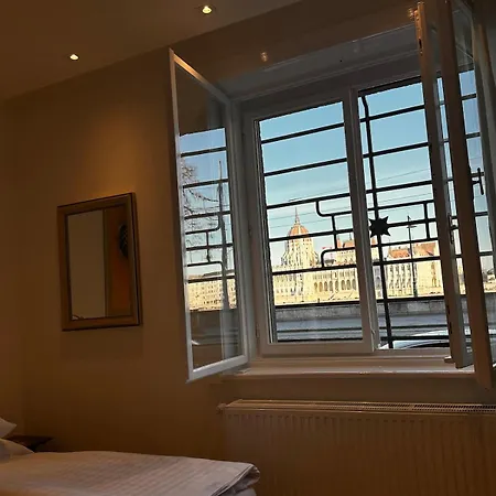 Apartment Klarahome Danube With Parliament Wiev Budapest