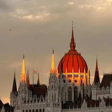 Apartment Klarahome Danube With Parliament View *