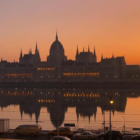 Apartment Klarahome Danube With Parliament Wiev Budapest