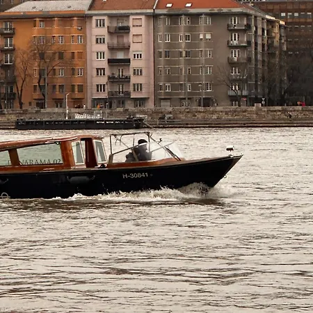 Apartment Klarahome Danube With Parliament Wiev