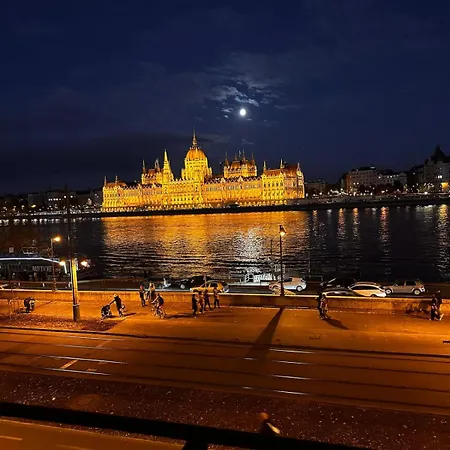 Apartment Klarahome Danube With Parliament Wiev Budapest