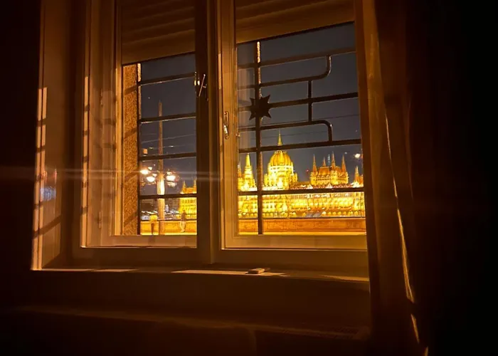 Klarahome With Parliament View * Budapest