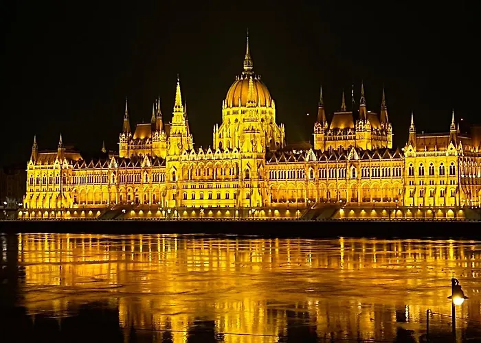 Klarahome With Parliament View Budapest