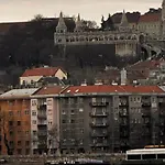 Klarahome With Parliament View * Budapest