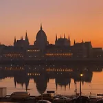 Appartamento Klarahome With Parliament View Budapest