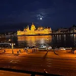 Appartamento Klarahome With Parliament View Budapest