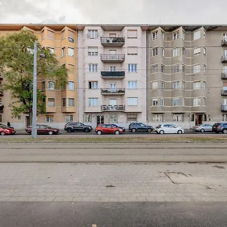 Klarahome With Parliament View * Budapest